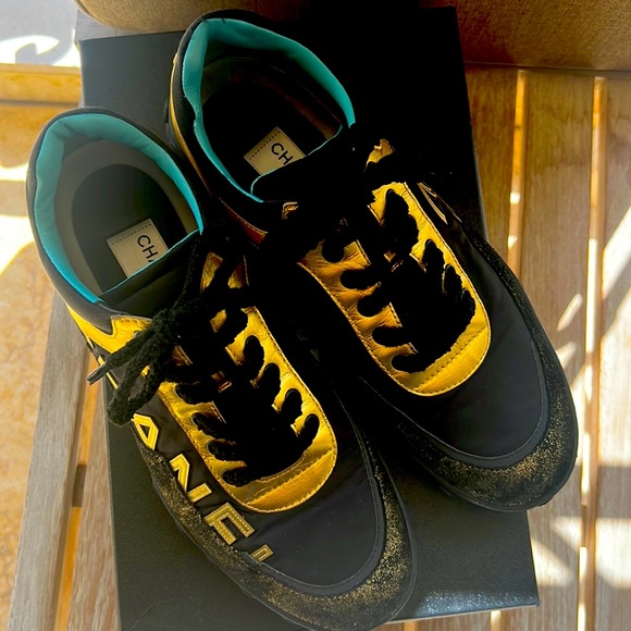 Chanel gold and black sneakers worn couple of times size 42 with box - Picture 4 of 10